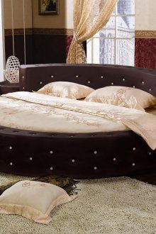 Katil hitam bulat dengan rivet hiasan