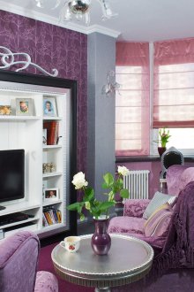 Розови римски завеси във всекидневната