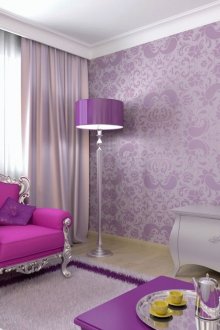 Сребърно-розово кресло в хола