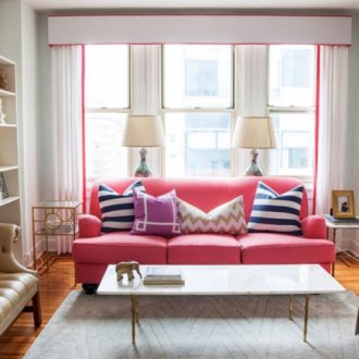 Розов диван и акценти в интериора