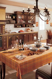 Оранжеви и кафяви кухненски мебели в стил кънтри