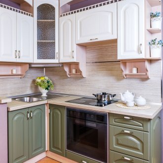 Бяла и зелена кухня в селски стил