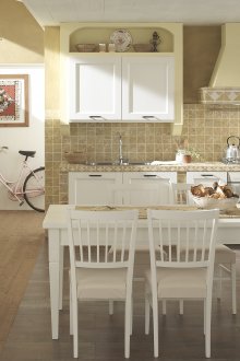 Кремообразно бяла уютна селска кухня