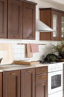 Кафява и бяла кухня