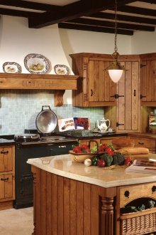 Светло зелена престилка в кухнята в кънтри стил