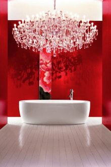 Rote und weiße Mode Badezimmer