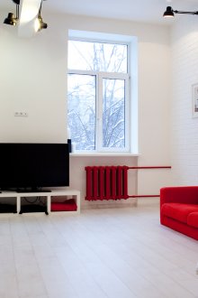 Rotes und weißes ungewöhnliches Wohnzimmer