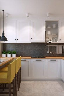 Черна престилка в кафяво-бяла кухня 11 кв.м.