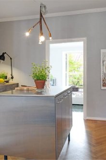 Сива и бяла кухня 11 кв.м.