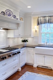 Черен и бял U-образен кухненски комплект