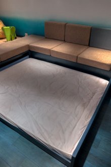 Дневна-спалня с подиум