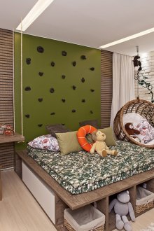 Подиумно легло във вътрешността на детската стая
