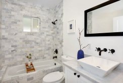 White and gray bathtub with a minimum of decor