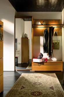 Черешови мебели в коридора