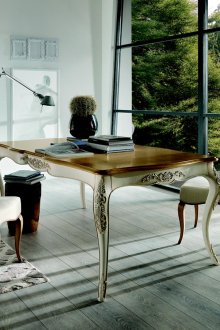 Класически черешови мебели за офис