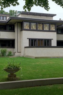 큰 집의 평평한 지붕