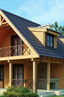 목재로 만든 집의 다락방 지붕