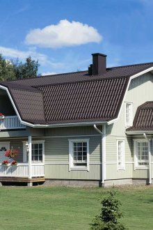 발코니가 있는 다락방 지붕