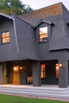 박공 지붕과 평평한 지붕의 조합