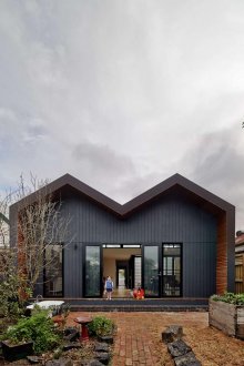 단층 집의 특이한 지붕