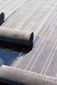 지붕 공사의 루핑 재료