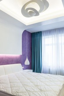 White-purple bedroom with emerald curtains