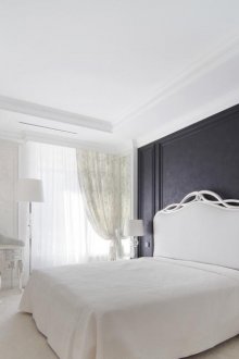 Black and white classic bedroom