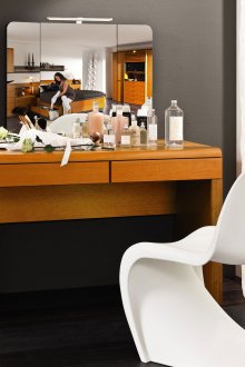 Вишнева тоалетка