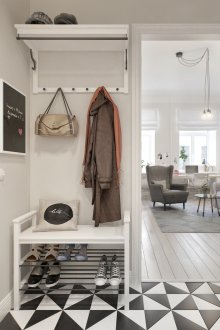 Черно-бели плочки в коридора