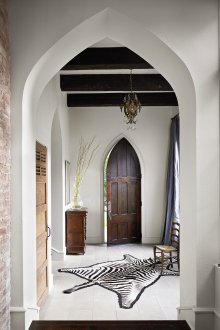 Черно-бяло килимче в коридора