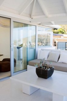 Стъклена врата към терасата