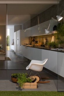 Стъклена преграда с изглед към терасата