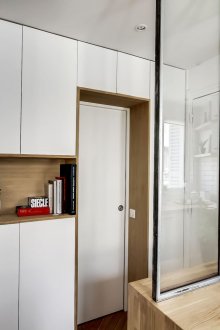 Стъклена преграда в коридора