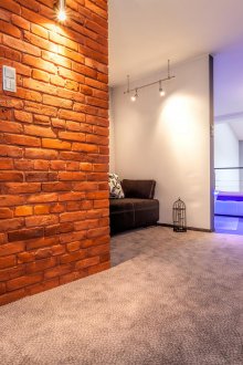 Стъклена преграда към банята