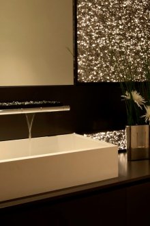 Hiasan dinding bilik mandi emas