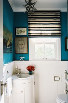 Bilik mandi putih biru