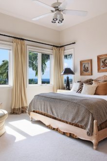 베이지 브라운 침실