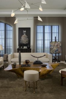 거실의 베이지색 가구