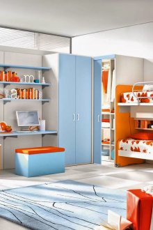 Оранжево-синя светлина деца