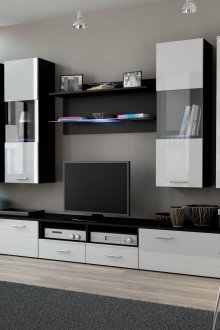 Черно-бяла стена в минималистичен хол