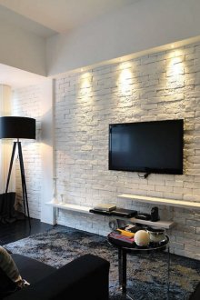 Дневна в черно-бяло таванско помещение