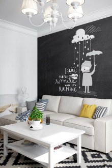 Черно-бяла уютна малка всекидневна