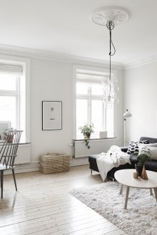 Черна и бяла всекидневна в норвежки стил