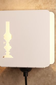 Стенна лампа с метална кутия