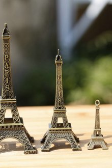 Декоративни фигурки, изработени от метал