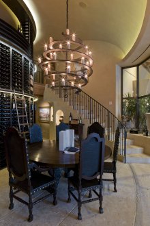 Полилей от ковано желязо в готическия хол