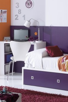 Оранжево-виолетови детски мебели