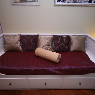 Разтегателен диван с чекмеджета