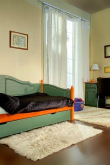 Зелено-кафяво детско легло с чекмеджета