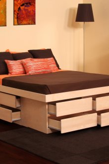 Високо бежово легло с чекмеджета